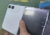 苹果首款折叠屏手机！iPhone Fold/Ultra机模亮相：纯白配色