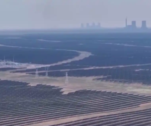 中国首个沙戈荒光伏实证基地投用
